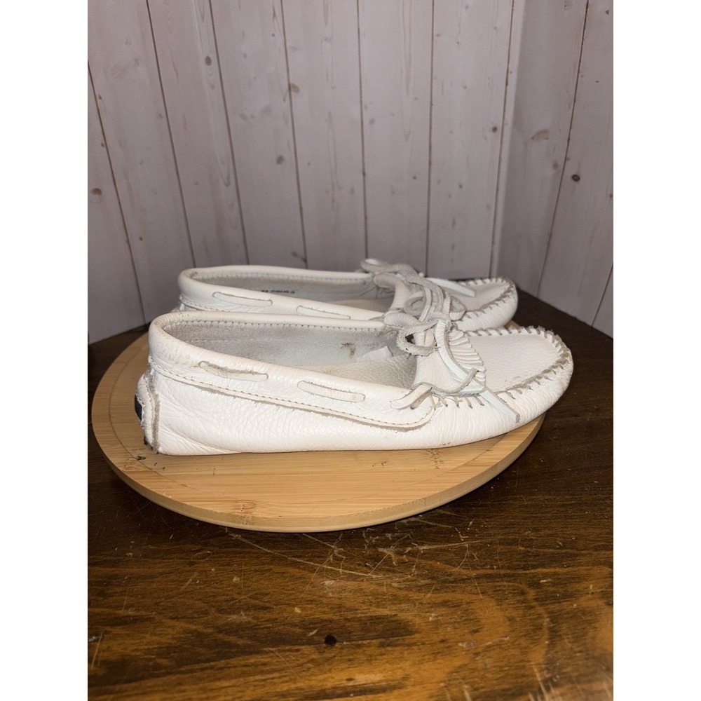 Minnetonka White Leather driving Moccasin 8.5 Comfort shoe slipper rubber sole